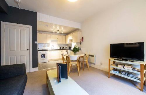 New Town Apartment | JOIVY Charming Apt close to City Centre