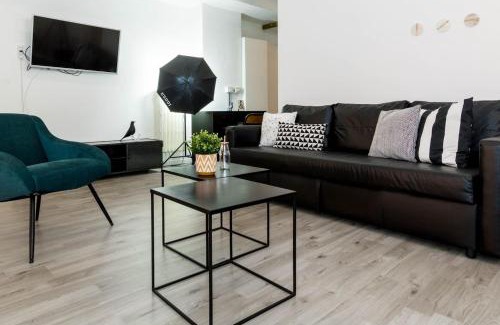 Navigli Apartment | JOIVY Exclusive Apt for 4 in Navigli near parks
