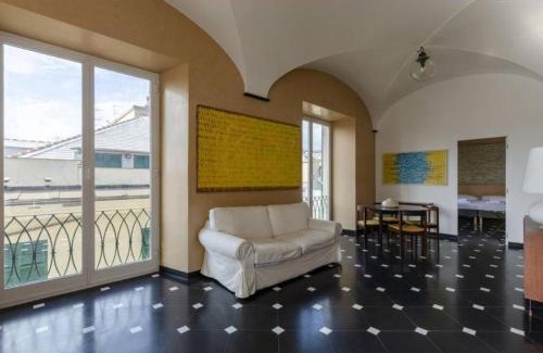 Genoa Historical Centre Apartment | JOIVY Exclusive Flat for 6 near Cathedral of Genoa