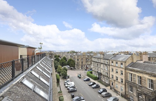 Leith Apartment | JOIVY Executive 2-Bed Apt With Stunning Roof Terraces