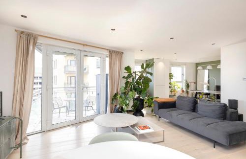 Newhaven Apartment | JOIVY Fabulous Apartment with Bay View Terrace