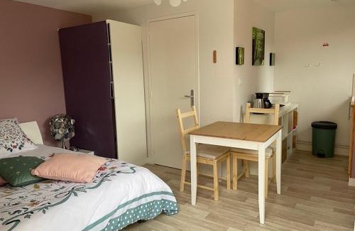 Menneval Apartment | Joli petit STUDIO 2