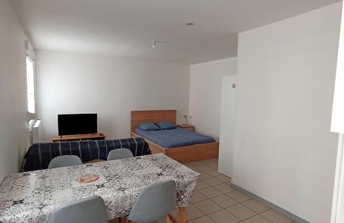 Denain Apartment | Joli studio spacieux au rez de chaussée