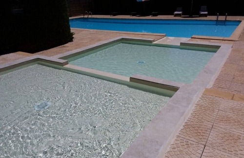 Saint-Crepin-et-Carlucet Condo | Jolie Maisonnette à 10' de Sarlat: Piscine Collective Dans bel Écrin de Verdure!