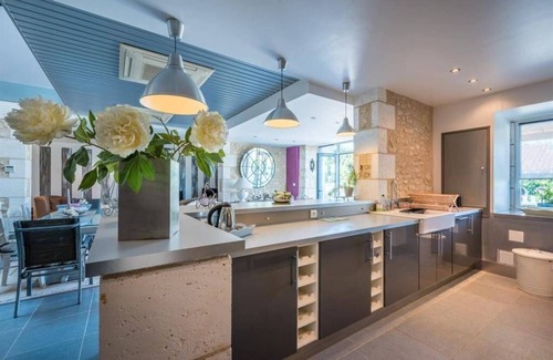 La Chapelle-Faucher Villa | Jolie Gîte DE Charme EN Pierre Avec Piscine Chauffée Privée Pour 8 Personnes
