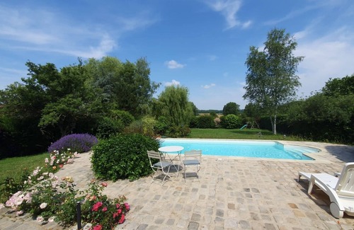 Dammartin-sur-Tigeaux House | Jolie Maison Haut de Gamme Avec Piscine Chauffée et Belle vue sur Nature