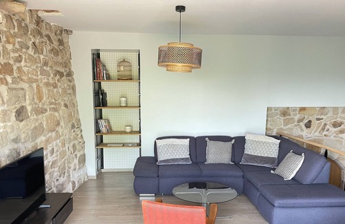 Ravel House | Jolie Maison en Pierres Avec Superbe vue sur les Monts du Forez