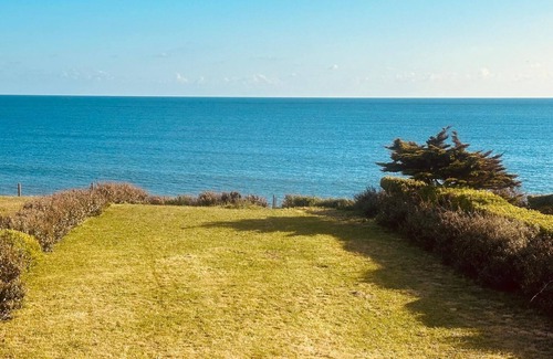 Finistere House | Jolie Maison les Pieds Dans Leau Avec un Grand Jardin
