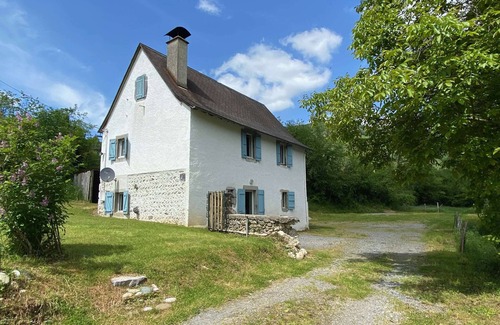 Issor House | Jolie Petite Maison Entre Rivière et Montagne. Calme et Belle vue !