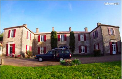Le Bernard Bed & Breakfast | Jolly Château - private room "Gregory"