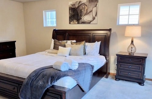 Paine Field-Lake Stickney House | JOLLY VILLA: beautiful elevation and floor plan, fenced yard