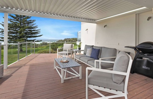 Kiama Downs House | Jones Waterfront Beach Escape - Ideal for families and groups with direct beach access