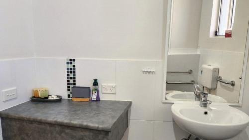 Sussex Inlet Hotel | Jopen Motel Unit 1