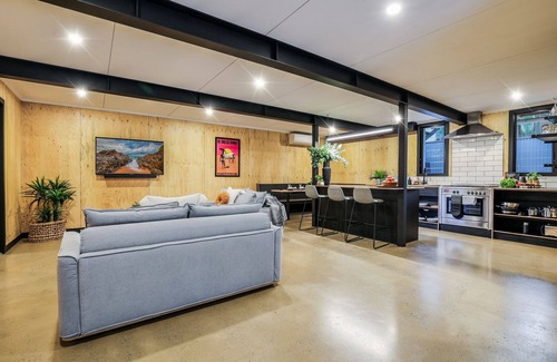 Agnes Water House | Joshi’s - Industrial style dog & kid friendly guesthouse