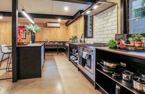 Agnes Water House | Joshi’s - Industrial style dog & kid friendly guesthouse