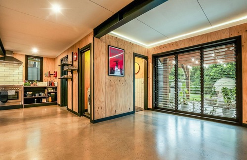 Agnes Water House | Joshi’s - Industrial style dog & kid friendly guesthouse
