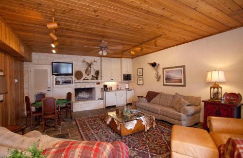 Waring Hotel | Joshua Creek Ranch