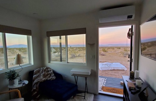 Joshua Tree House | Joshua Tree retreat! Cozy 1 Bedroom 1 Bathroom Tiny Home!