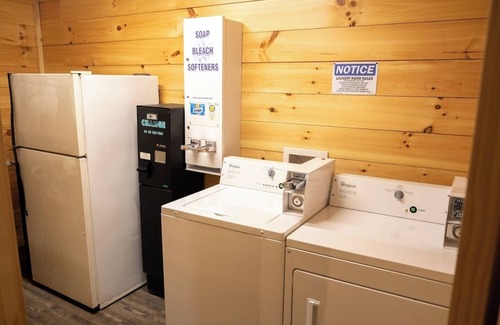 Scio Cabin | Joshua Tree/Unique Lakeview 4 Person A-Frame Cabin