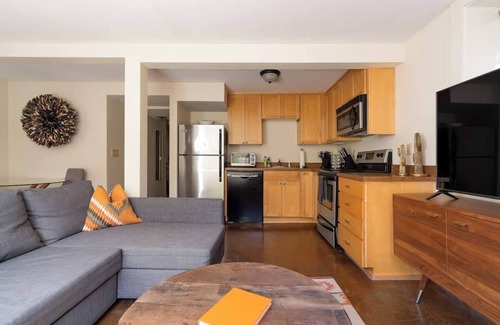 Belmont House | Joshua Tree Vibes in SE PDX - Local Bars & Food