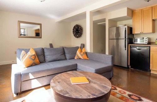 Belmont House | Joshua Tree Vibes in SE PDX - Local Bars & Food