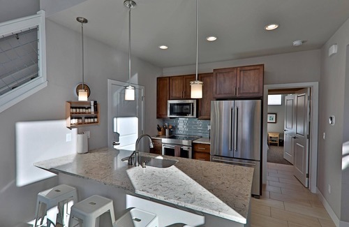 Rendezvous Condo | Journey Way 2 Br In Rendezvous 2 Bedroom Townhouse by Redawning