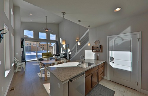 Rendezvous Condo | Journey Way 2 Br In Rendezvous 2 Bedroom Townhouse by Redawning