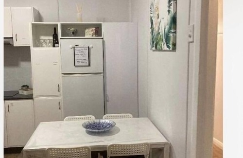 Cessnock Cottage | “Joy” cottage 10km from the Hunter Valley wineries, close to everything.