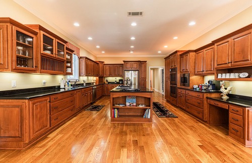 Griffin House | Joyce's Place at Addis Acres/spacious luxury/gorgeous water view/fire pit
