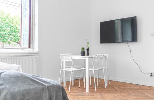 Wahring Apartment | Joyful 4BR Apt @ superb location near AKH Hospital