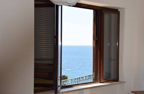 Vico Equense Villa | Joyful seafront villa on the Sorrento coast with stunning view on Naples Gulf