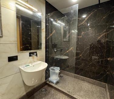 Jangpura Hotel | JS Residency Suites Near Nizamuddin Railway Station
