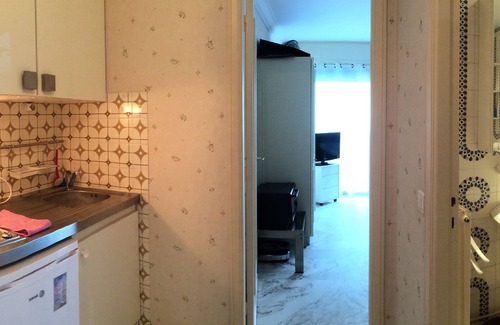 Juan-les-Pins Apartment | JUAN LES PINS STUDIO SEA VIEW