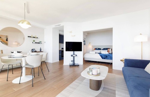 Juan-les-Pins Apartment | juan les pins suite luxuseuse front de mer