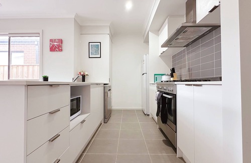 Manor Lakes House | Jubilee Home/3B2B2C/Avalon Airport/Smart TV/Dryer