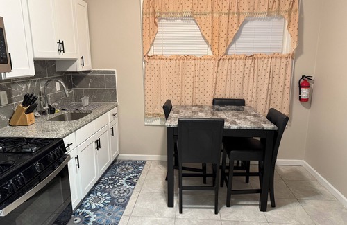 Weequahic Apartment | Judees' Comfort 3!nSpacious 3-Bedroom Apartment with WiFi, AC in charming Newark