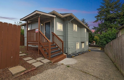 Atlantic House | Judkins Retreat 3 Bedroom Duplex