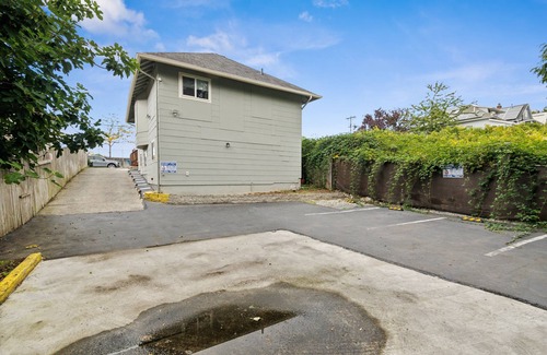 Atlantic House | Judkins Retreat 3 Bedroom Duplex