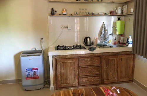 Banyuasri House | Juicezzy Home Fully Furnished 3 BR Guest House