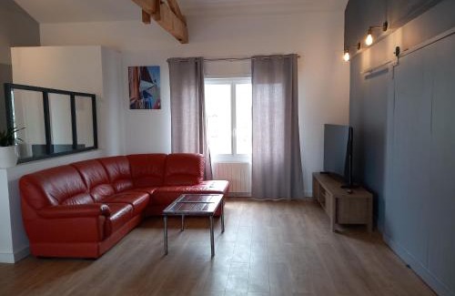Saint-Bonnet-sur-Gironde Apartment | Julie