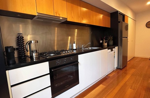 Chinatown Apartment | Juliet: Beautiful CBD Laneway apartment, Parking option