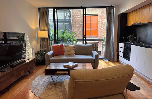 Chinatown Apartment | Juliet: Beautiful CBD Laneway apartment, Parking option