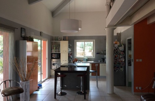 Villetelle Villa | July and August rental villa 140m², sleeps 8, swimming pool, 25 mins from the sea.