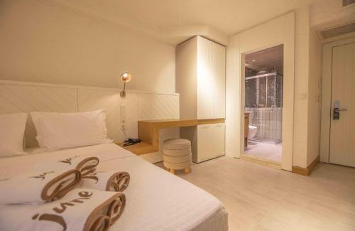Gulbahce Mahallesi Hotel | June Alaçatı Adult Only
