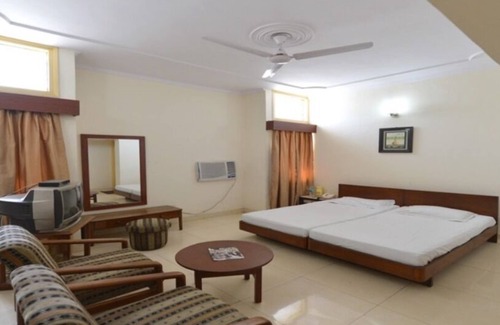 Dharuhera Hotel | Jungle Babbler Tourist Resort