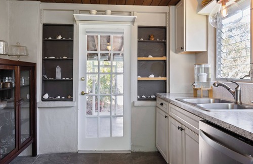 Englewood House | Jungle Cottage 1mi to beach on 1+acre with pool