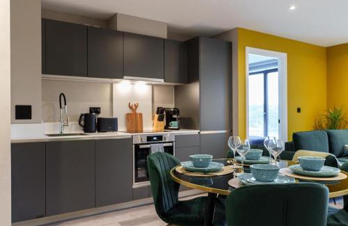 Holbeck Apartment | Jungle Luxe Retreat, 2Bed 2Bath Leeds, Center & Stadium