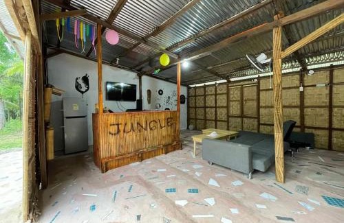 Poro House | Jungle restobar bed