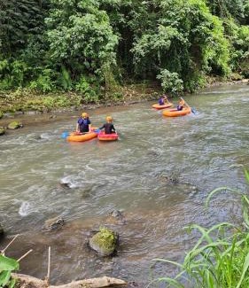 Singapadu Tengah Villa | Jungle River Villa for 10 - Pool, Yoga, Tubing Near Ubud