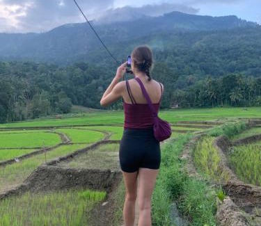 Wellawaya Bed & Breakfast | Jungle track to the waterfall
